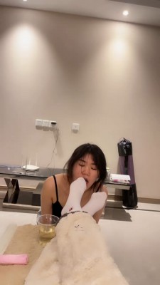 套路直播视频【橘子没熟】母畜-边舔原味白袜jio/边喝圣水/舔脚趾 bf26115 -套路艾彩视频