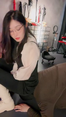 套路直播视频【冷凝大大】长靴御姐-鞭打/踩踏/踩狗爪/耳光狠抽 bf26070 -套路艾彩视频