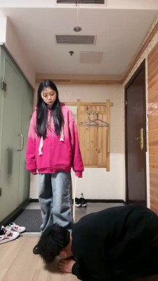 套路直播视频【小妍S】拖鞋抽狗脸/藤条暴抽/强制舔脏靴底/踩 bf25996
