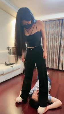 套路直播视频【桃幼幼】小白鞋跳踩/骑马转胯/喝洗脚水/踢踹 bf26004 -套路艾彩视频