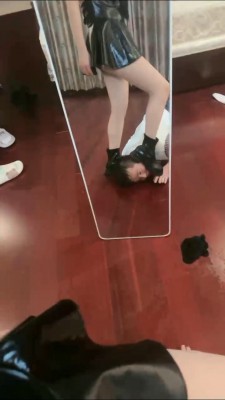 套路直播视频【桃幼幼】圈养废物狗-长靴踩踏/圣水淋浴/黑丝脚深喉  bf25978