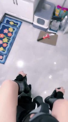 套路直播视频【惠子大人】骑马奴做家务/舔裸足插嘴/全体重踩背 bf25902 -套路艾彩视频