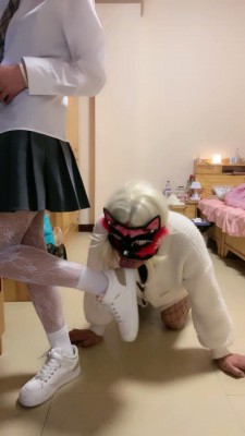 套路直播视频【惜沫】JK装小主蛇鞭调变装奴转胯/脚喂蛋糕/踢裆 bf25957 -套路艾彩视频