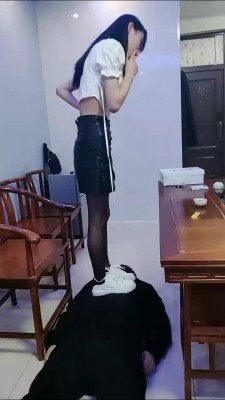 套路直播视频【吴迪】经理被美女员工暴打 bf25945