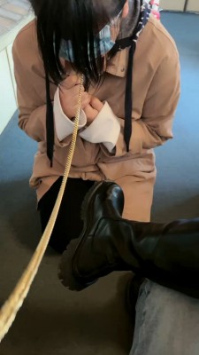 套路直播视频【微甜】户外强迫闺蜜舔脏鞋臭白袜 bf25867