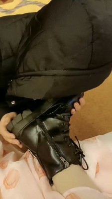 套路直播视频【宝宝S】开发闺蜜做狗-舔脏鞋/闻舔白袜 bf26161