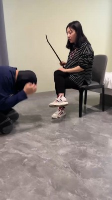 套路直播视频【彼岸花S】重度鞭打运动鞋踩踏刑虐 bf26262 -套路艾彩视频