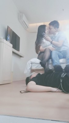 套路直播视频【小欣欣】情侣主辱绿帽-骑马坐垫/舔臭脚踩踏 bf26270