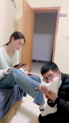 套路直播视频【孤傲女帝】脚压盆窒息/脚喂食脚耳光/白袜深喉舔【双视角版】bf26211 -套路艾彩视频