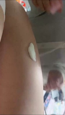 套路直播视频【绿子】开发萝莉闺蜜-舔白丝/高跟踩/转胯口水洗脸【完整版】bf26357