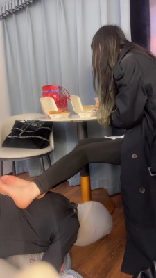 套路直播视频【暴躁小溪】骑马人肉坐垫/喝圣水/鞋踩喂食 bf26215