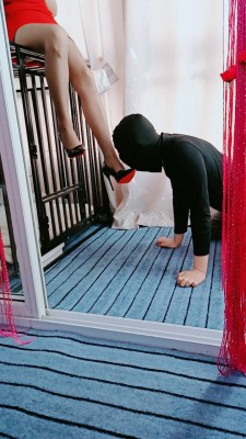 套路直播视频【bibi团】高跟疯狂插嘴-舔闻黑丝玉足 bf26309
