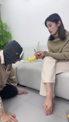 套路直播视频【狗哥】重口-踩踏食物喂食 bf26395 -套路艾彩视频