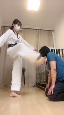 套路直播视频【暴力美学】跆拳道女神暴力踢踹/强制舔裸足/跪地求饶 bf26413 -套路艾彩视频