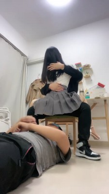 套路直播视频【艾莉】情侣主直接绿-高跟踩踏/骑马/竖中指羞辱/丝袜脚捂脸 bf26284 -套路艾彩视频