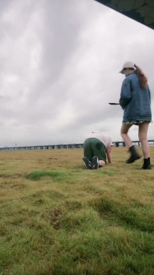 套路直播视频【宸宸 】户外遛狗骑马/脏靴踩狗爪-舔臭脚 bf26271 -套路艾彩视频