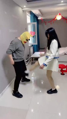套路直播视频【精神小妹】3S学生重度踢打/踩踏/提档 bf26263 -套路艾彩视频