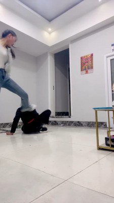 套路直播视频【孤傲女帝】被精神小妹暴打【完整版】 bf26180 -套路艾彩视频