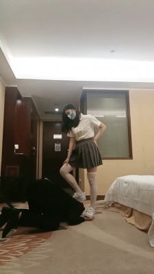 【御神】强制小白鞋白丝提档/踩踏闻臭鞋臭袜 bf26770 -套路艾彩视频