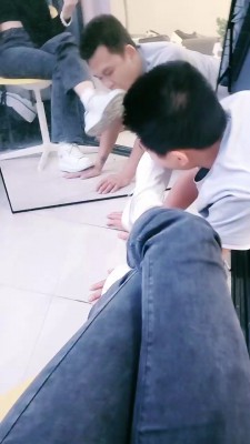 套路直播视频【嘉妮】舔脏小白鞋/闻白棉袜 bf26737 -套路艾彩视频
