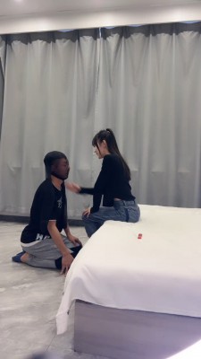 套路直播视频【文文】精神小妹抽耳光/裸足提档踩踏/喂口水 bf26667