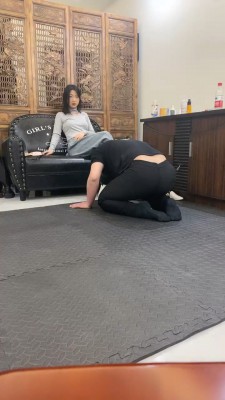 套路直播视频【琳嘉】双S-小白鞋+网袜诱惑/踩踏恋足舔鞋 bf26670