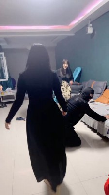 套路直播视频【精神小妹】素人S暴力踢踹-灌圣水 bf26623 -套路艾彩视频