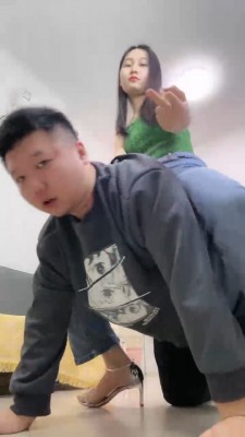套路直播视频【素人星探】骑马遛狗/高跟肉丝踩踏/虐乳臭脚捂脸窒息 bf26618 -套路艾彩视频