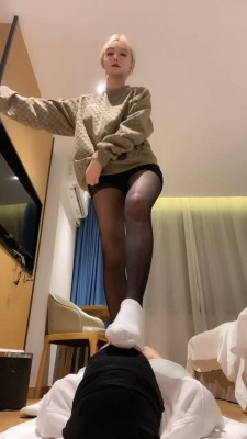 套路直播视频【千条姐】精神小妹原味白袜+小白鞋+黑丝气味羞辱【完整版】bf26496 -套路艾彩视频