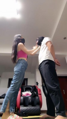 套路直播视频【苏州十三姨】双S牛仔裤暴力踢裆虐废狗/手铐反绑/踹头 bf26559 -套路艾彩视频