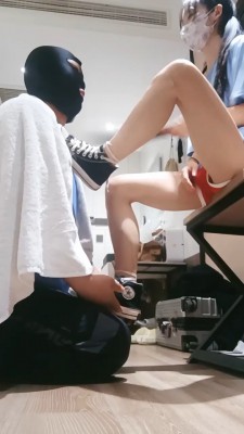 套路直播视频【子衿大大】学生主高帮帆布鞋踩踏-棉袜气味羞辱-骑马脚耳光 bf26456
