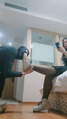 套路直播视频【麒麟女皇】双S-黑丝+棉袜长靴踩脚垫 bf26483 -套路艾彩视频