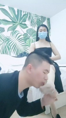 【重庆男神】180南航空姐调-闻舔原味肉丝脚/提档/踩踏脚喂酸奶 bf26923 -套路艾彩视频