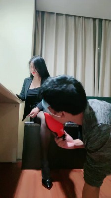 【甜心教主】绿帽下班伺候恋人-闻舔原味黑丝美足 bf27128 -套路艾彩视频