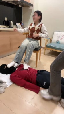 【学生双主s】双S-捆绑运动鞋白袜全体重踩踏 bf27061 -套路艾彩视频