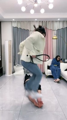 【麋鹿银儿】空军一号-白袜辱人形犬-骑马/水刑窒息/全体重跳踩 bf27060 -套路艾彩视频