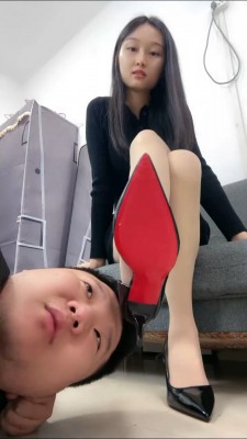 【艾莉】剧情-老师与学生-原味肉丝脚狂舔 bf27030 -套路艾彩视频