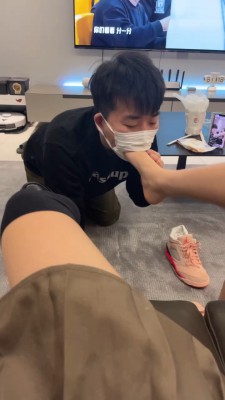 【茶茶】双S-运动鞋白棉袜+黑棉袜气味羞辱-喝圣水【双视角版】bf27169 -套路艾彩视频