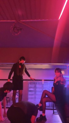 【妆主大大】双S素人闺蜜-酒吧公开处刑【双视角版】bf27410 -套路艾彩视频