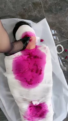 【乔安】木乃伊强制圣水喂食 bf27401 -套路艾彩视频