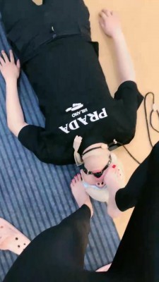 【嘉妮】清晨调口塞狗/踩踏/钻胯/虐乳/裸足深喉舔 bf27246 -套路艾彩视频