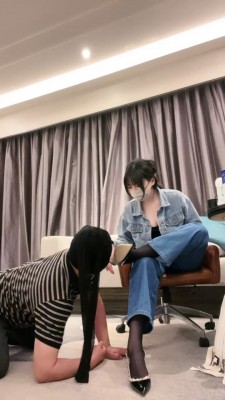 【木秋S】黑丝高跟诱惑/闻香水/虐乳/厕奴开发 bf27376 -套路艾彩视频