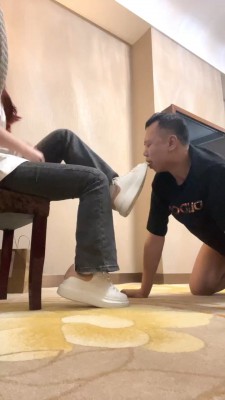 【茶茶S】双S-舔脏鞋臭脚/碾压喂食【双视角版】 bf27639 -套路艾彩视频