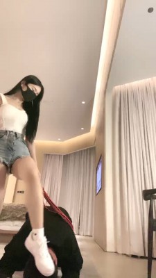 【cici】姐妹花-运动鞋白袜+黑丝高跟全体重踩【双视角版】bf27587 -套路艾彩视频