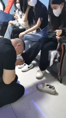 【精神小妹】4素人学生S-轮流原味脚深喉/踩踏/气味羞辱 bf27560 -套路艾彩视频