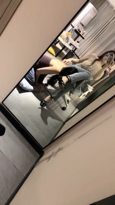 【橘子没熟】母畜-可爱女闺蜜羞涩舔jio bf27781 -套路艾彩视频