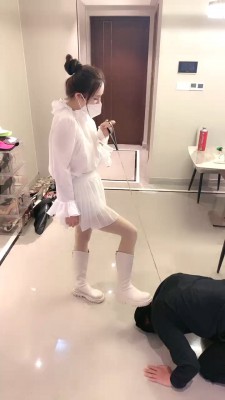 【cici】车模S-关狗笼/双狗舔脏鞋闻丝袜脚/求圣水 bf27919 -套路艾彩视频