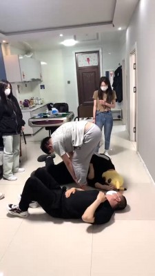 【精神小妹】群调-素人学生主的人体蹦床 bf27846 -套路艾彩视频