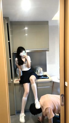 【Yuki】萝莉主小白鞋白丝-踩踏/掐脖窒息/反绑鞭打 bf28064 -套路艾彩视频