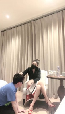 【妆主大大】白领高跟调-鞋抽耳光/舔泥巴脏靴底  JS23050911 -套路艾彩视频